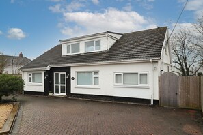 Exterior - Plas Gwyn - Large Cottage, Walk to Beach (Saundersfoot)