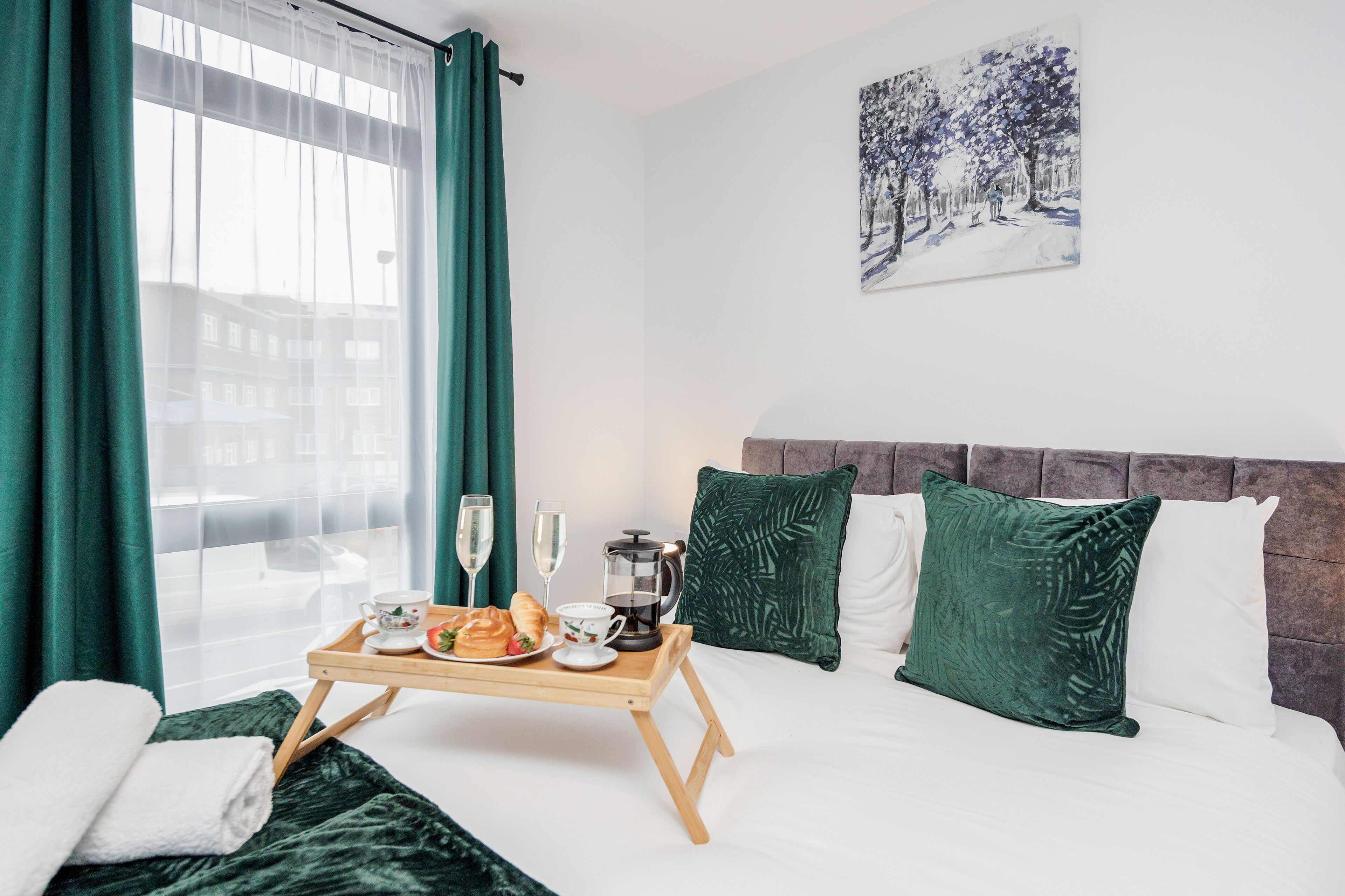 F8 Cassio Luxury 2Bed, Watford Cassio Apartment, Watford, Vacation Rental Apartment ByOwner