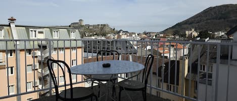 Habitación triple clásica | Terraza o patio