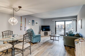 TV, lettore DVD, libri