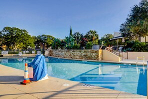 Opvarmet pool, en pool med baner