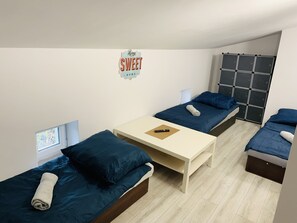 6 bedrooms, WiFi - charming Cataleya hostel in a quiet and beautiful neighborhood (Lublin)