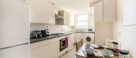 Microones, rentaplats i cafetera i tetera