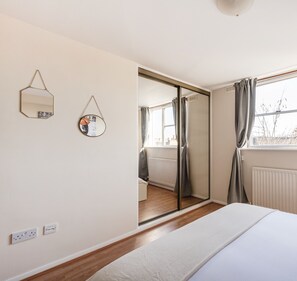 2 chambres, fer et planche à repasser, Wi-Fi, draps fournis