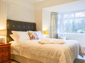 3 عدّة غرف نوم وواي فاي مجانًا وملاءات أسرّة