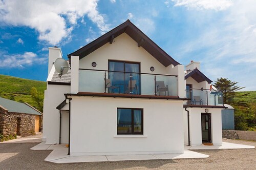 1 bedroom Apt overlooking Waterville Lake