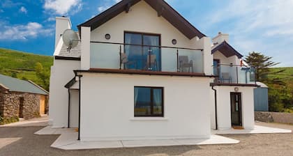 1 bedroom Apt overlooking Waterville Lake