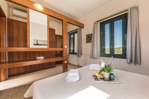 3 chambres, coffres-forts dans les chambres, bureau