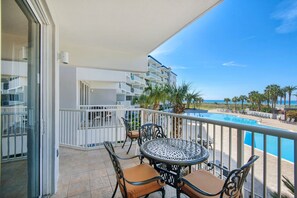 Outdoor dining - 🌊Pool Views~Lazy River~Multiple Pools~2BR Destin West Gulfside 212 (Fort Walton Beach)