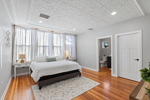 3 bedrooms, iron/ironing board, travel crib, free WiFi