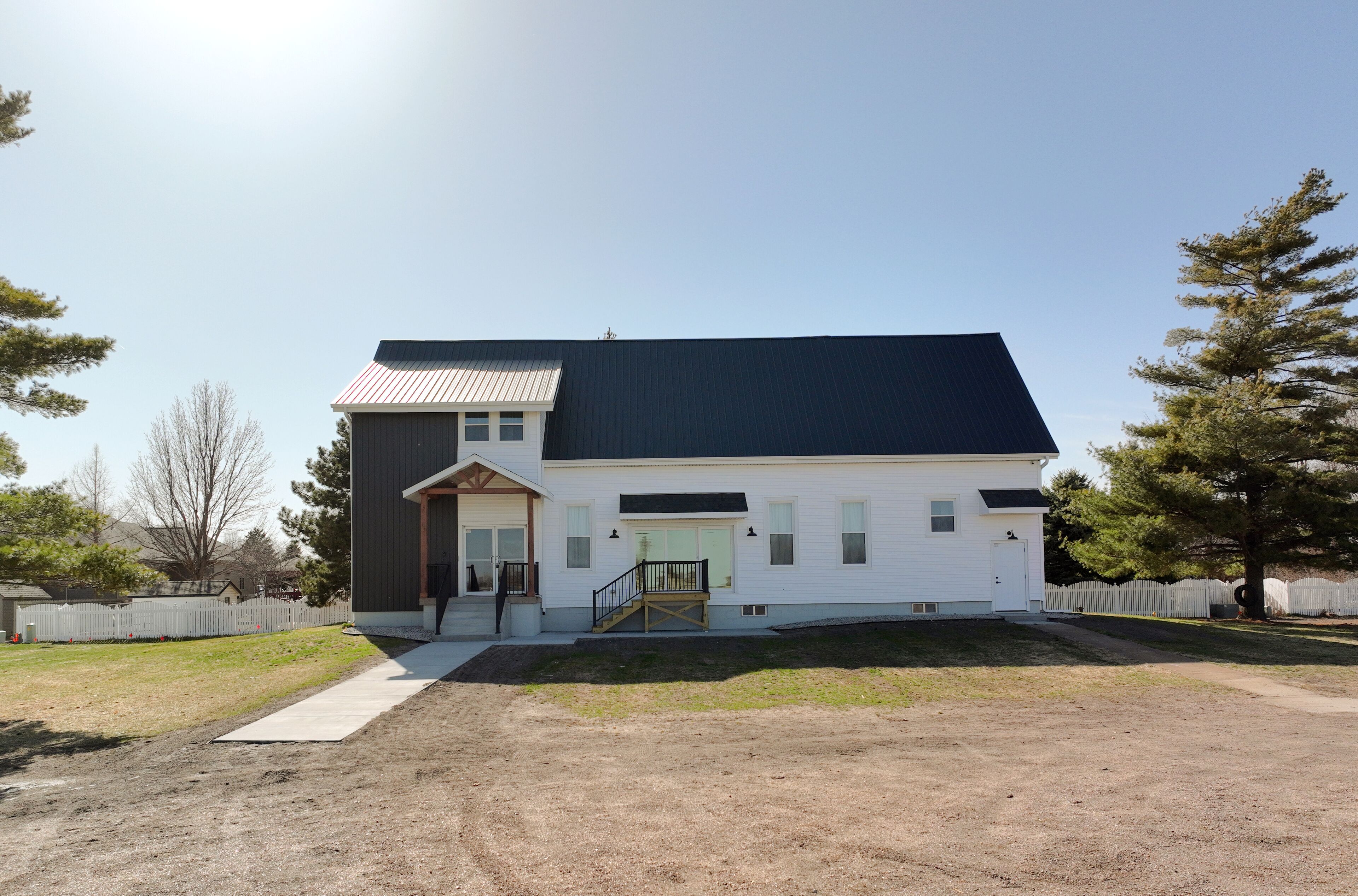 Tranquil Sanctuary Retreat! 3 Bedrooms plus Bonus Room! BOOK NOW!
