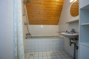 Combined shower/bathtub - Bungalow (Gramsbergen)