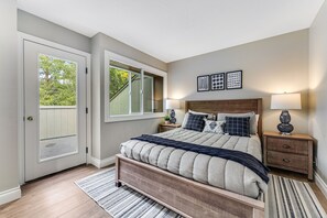 4 slaapkamers, een strijkplank/strijkijzer, internet, beddengoed