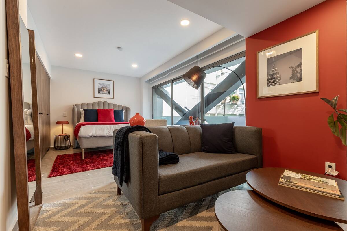 Estudio | Muebles diferentes, tabla de planchar con plancha y wifi gratis