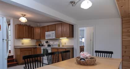Mtn View & Hot Tub-Peaceful Property w/ stream-mins to Hiking, Biking, Swimming