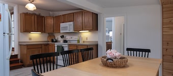 Mtn View & Hot Tub-Peaceful Property w/ stream-mins to Hiking, Biking, Swimming