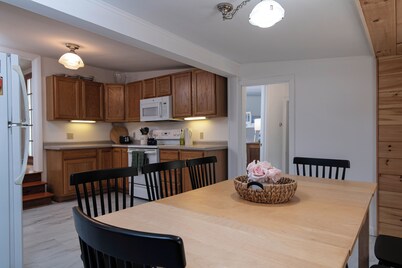 Mtn View & Hot Tub-Peaceful Property w/ stream-mins to Hiking, Biking, Swimming