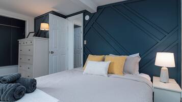 3 bedrooms, desk, iron/ironing board, free WiFi