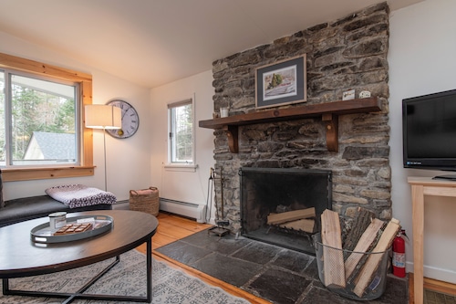 Mtn View & Hot Tub-Peaceful Property w/ stream-mins to Hiking, Biking, Swimming