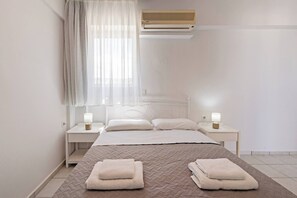1 habitación, tabla de planchar con plancha, wifi gratis y ropa de cama