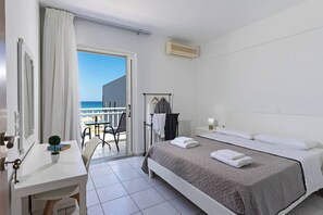 1 bedroom, iron/ironing board, free WiFi, bed sheets - Azure Seaside Apt#9 (Sfakaki)