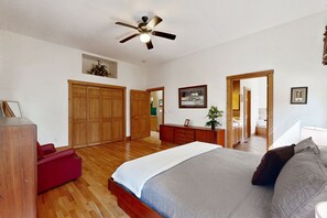 3 bedrooms, desk, iron/ironing board, WiFi