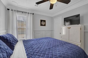 3 habitaciones, tabla de planchar con plancha y cuna de viaje 