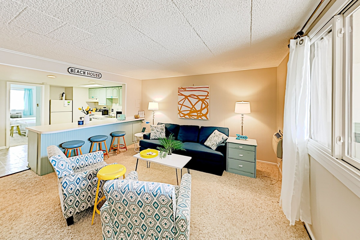 Updated Colonial Condo | Patio, Smart TV & Beach Gear | 200’ to Beach