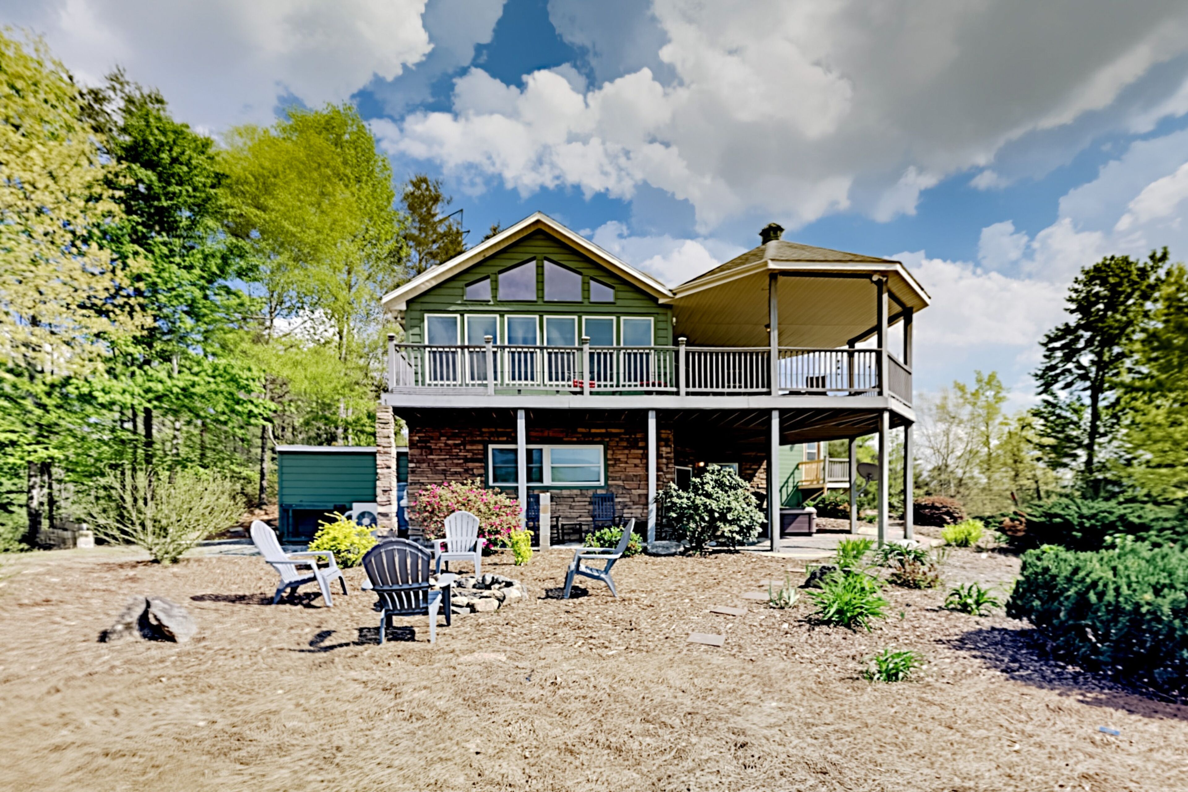 Gated getaway with wraparound deck, hot tub, mountain views, private ponds