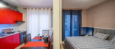 1 غرفة نوم ومكواة/لوح كي وواي فاي وملاءات أسرّة