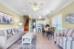 Smart TV, DVD player - OGP3B. Great 3BR. Sleeps 10. Community Dock. Beach. Pool. Tremendous value! (Gulf Shores)