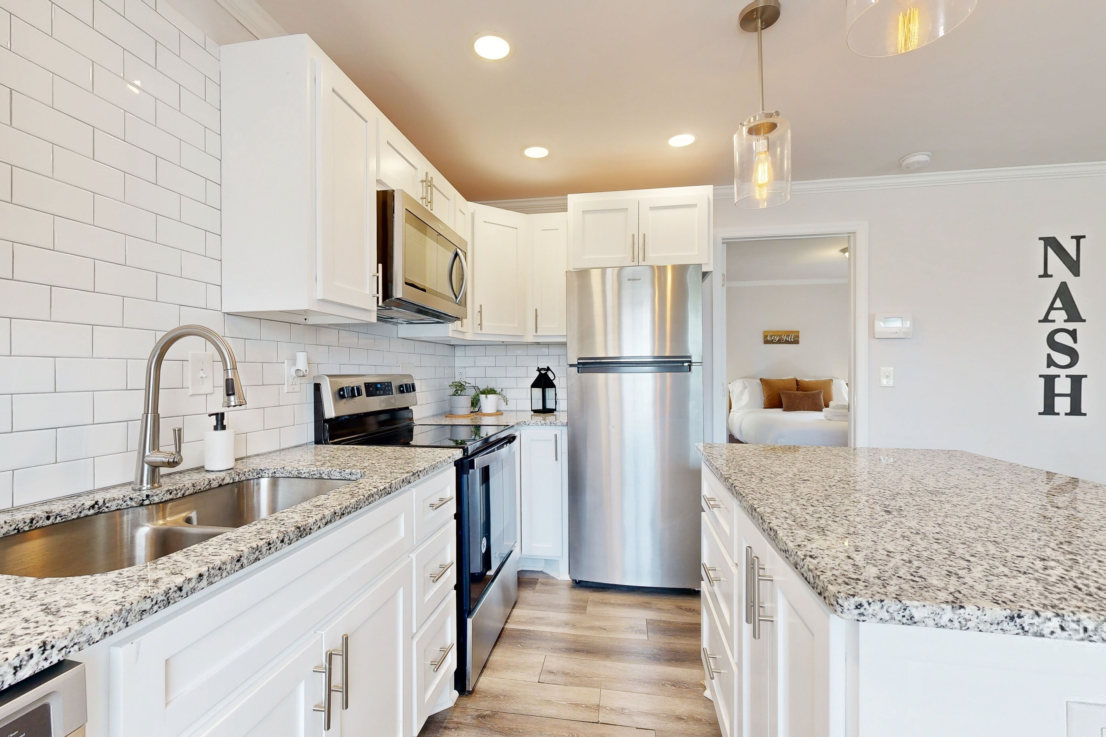 ثلاجة، ميكروويف، فرن، موقد طهي مسطح