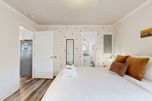 1 多间卧室、熨斗/熨衣板、WiFi、床单