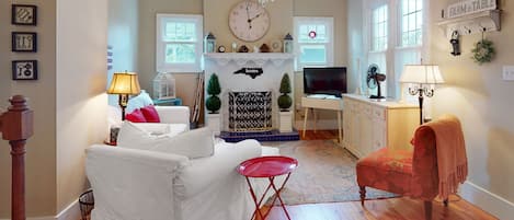 TV, fireplace
