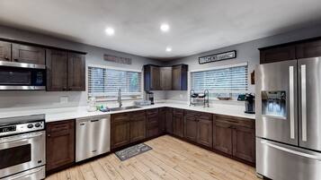 KylskÄp, mikrovÄgsugn, ugn och spishÀll