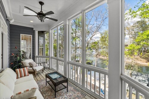 Beautiful Deep Water - Hot Tub, Fire Pit, Boathouse on Lake Gaston! Exceptional!