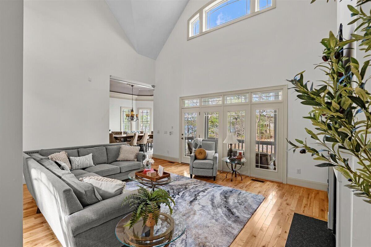 TV connectée, cheminée, jeux vidéo, lecteur de DVD