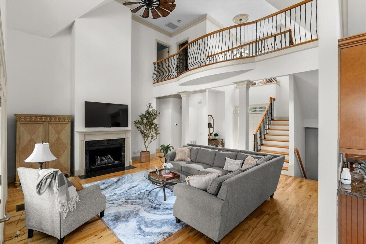 TV connectée, cheminée, jeux vidéo, lecteur de DVD