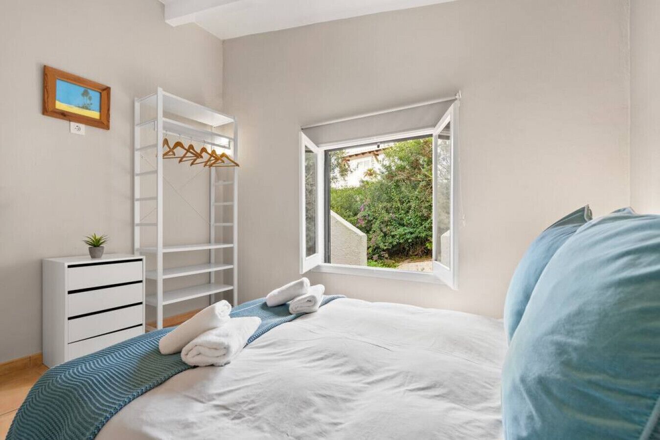 2 多间卧室、熨斗/熨衣板、免费 WiFi、床单