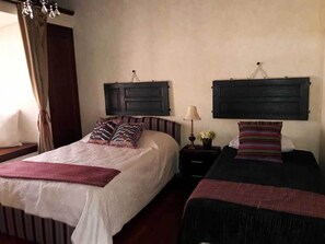 Family House, 4 Bedrooms | 4 bedrooms, down duvets, free WiFi - Casa Antigua (Antigua Guatemala)