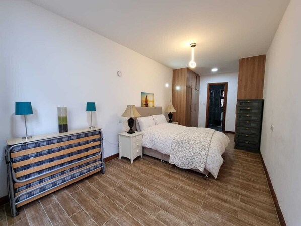 1 Schlafzimmer, Bügeleisen/Bügelbrett, kostenloses WLAN, Bettwäsche