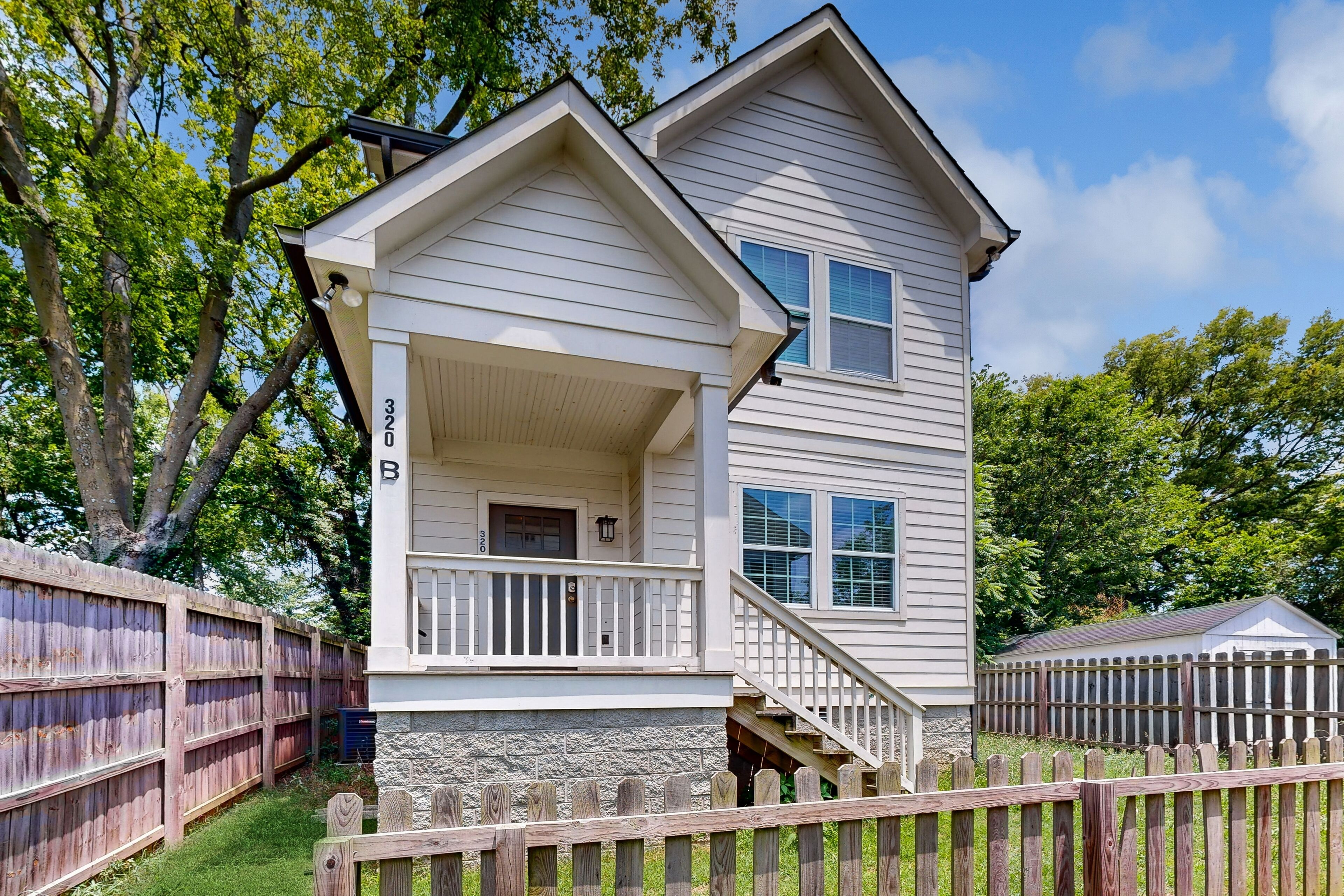 Chic Urban Getaway Brand-New Condo w/ Patio, Minutes to Nashville Hot Spots