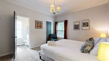 2 bedrooms, iron/ironing board, internet, bed sheets