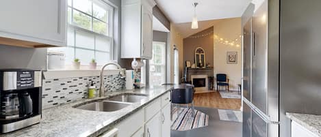 Fridge, oven, stovetop, dishwasher