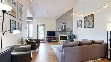 TV, fireplace, DVD player, stereo