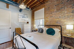 2 chambres, fer et planche à repasser, Internet gratuit, draps fournis