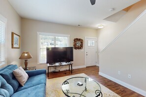 Fernseher, DVD-Player, Stereoanlage