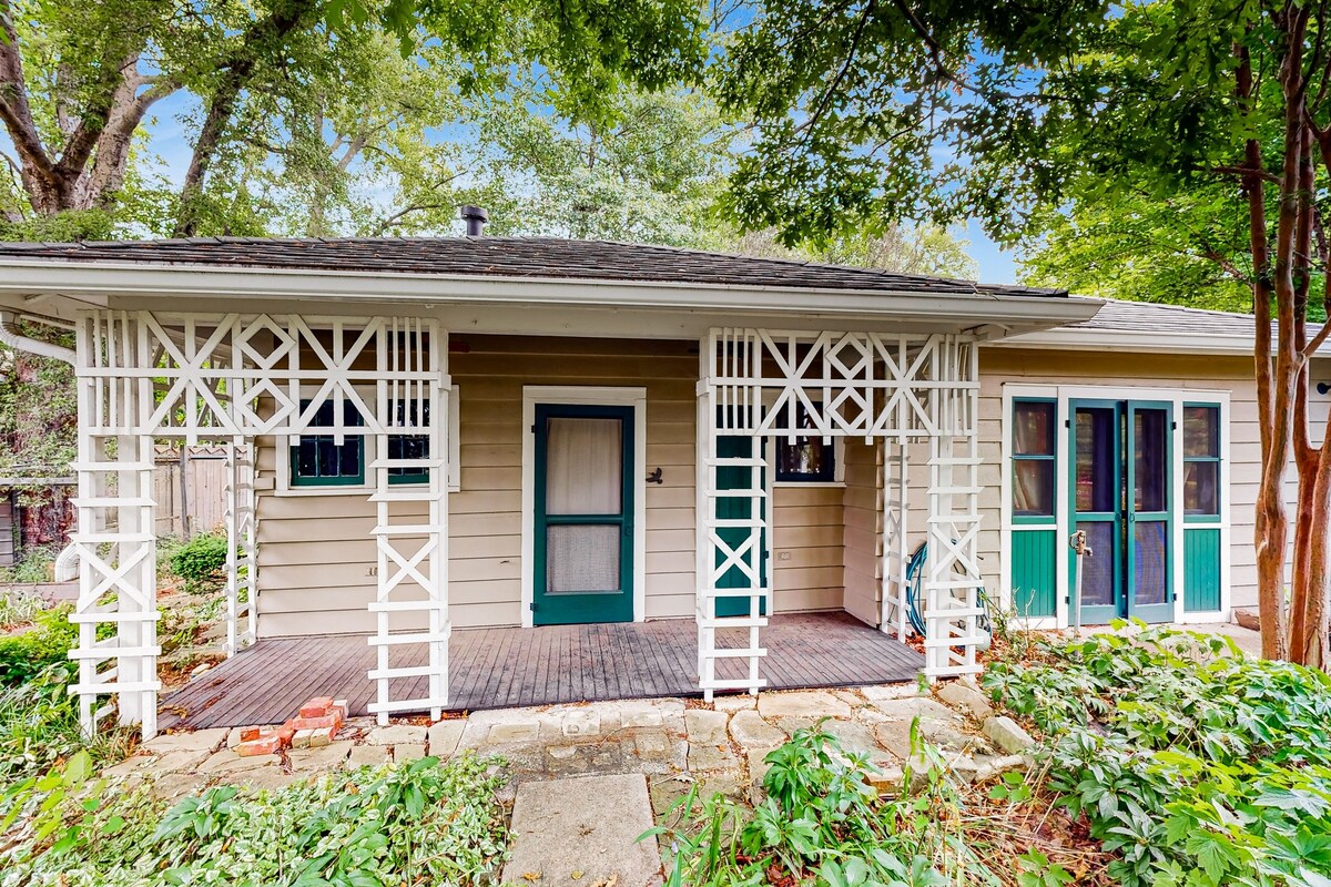 Little House Nashville: Convenient, Eclectic, Cozy, with 47 5-Star Reviews