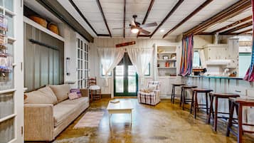 Télévision, lecteur de DVD, livres