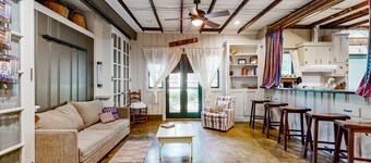 Little House Nashville: Convenient, Eclectic, Cozy, with 47 5-Star Reviews